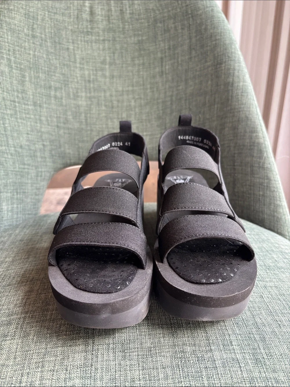 Fly London Women's Yere847fly Sandal Black chunky platform Slide Sandals 9/9.5